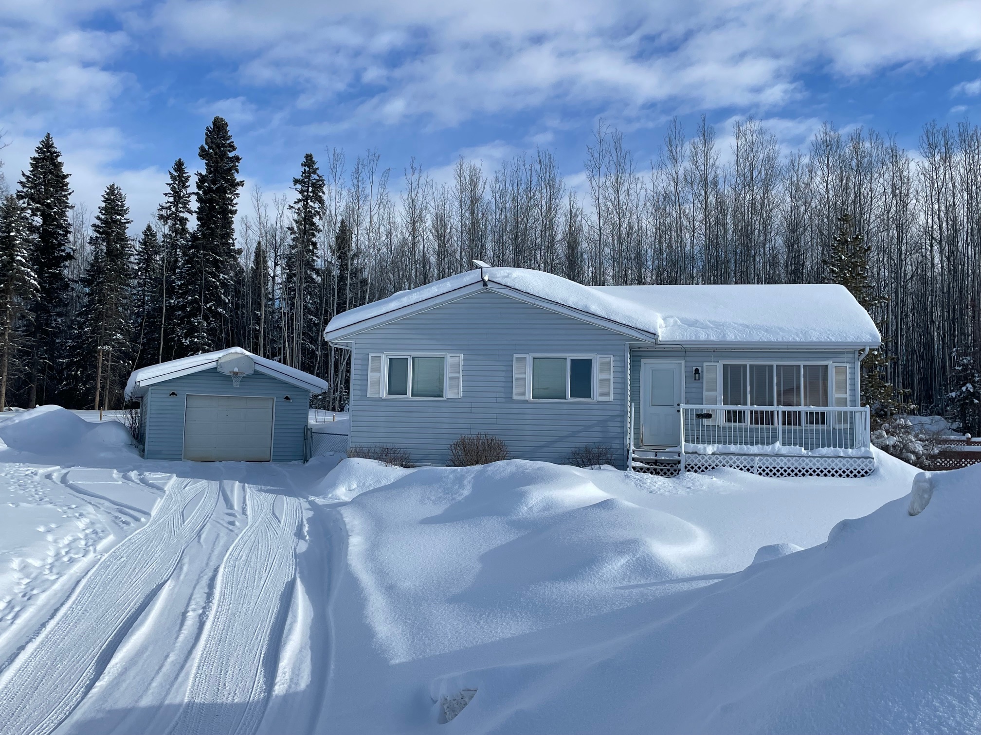 5548 Minnaker Crescent