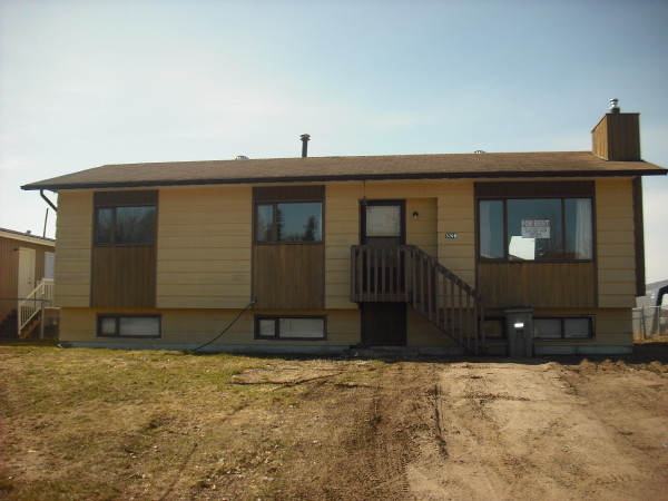 5208 Tamarack Cres